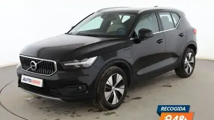 Käytetty Volvo XC40 Momentum 262 HP (192 kW) 2021 Musta Katumaasturi