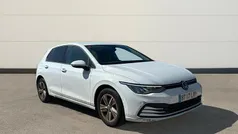 Blanco Usado 2021 VW Golf VIII Life Berlina | 21.700 € (Precio justo)