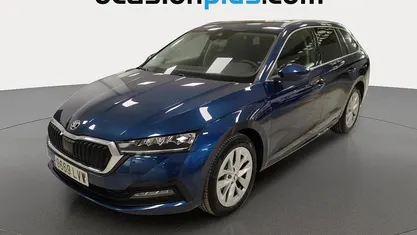 Azul Usado 2022 Skoda Octavia Ambition Familiar | 20.446 € (Precio justo)