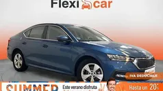 Azul Usado 2021 Skoda Octavia Ambition Berlina | 16.470 € (Precio justo)