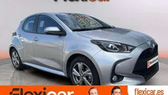 Gris Usado 2024 Toyota Yaris Hybrid Active Utilitario | 17.990 € (Super precio)