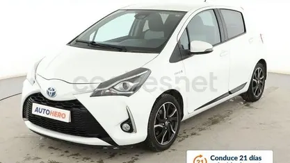 Usado Toyota Yaris Hybrid 101 CV (74 kW) 2017 Blanco Berlina