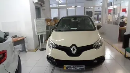 Usado Renault Captur Zen 90 HP (66 kW) 2015 Bege SUV