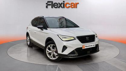 Usado Seat Arona FR 150 CV (110 kW) 2023 Blanco SUV
