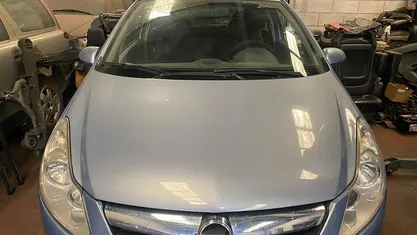 Usado Opel Corsa Cosmo 100 CV (73 kW) 2010