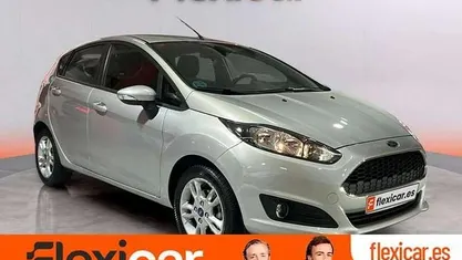 Usado Ford Fiesta Trend 82 CV (60 kW) 2017 Gris Berlina