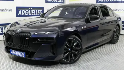 Usado BMW M760e 571 CV (419 kW) 2023 Negro Berlina