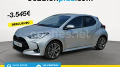 Gris / plata Usado 2024 Toyota Yaris Hybrid Plus Berlina | 23.780 € (Precio justo)