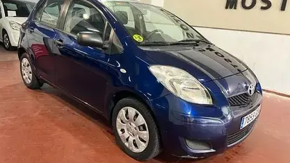 Usado Toyota Yaris Live 90 CV (66 kW) 2009 Azul Berlina
