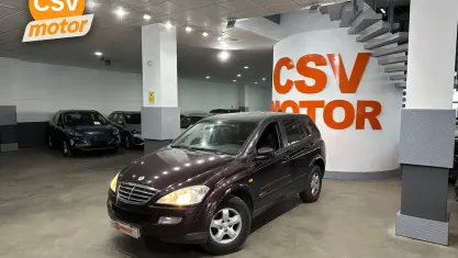 Usado SsangYong Kyron 141 CV (103 kW) 2008 Granate SUV