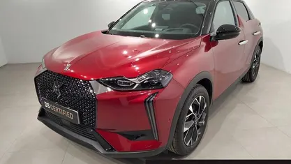 Rojo Usado 2023 DS Automobiles DS3 Crossback E-Tense Opera SUV | 26.900 € (Precio justo)