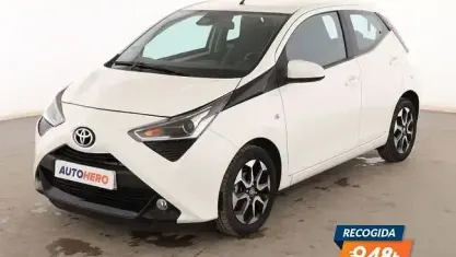 Usado Toyota Aygo X-play 72 CV (52 kW) 2020 Blanco Utilitario