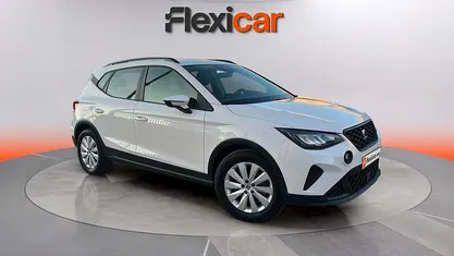 Usado Seat Arona Reference 95 CV (69 kW) 2022 Blanco SUV