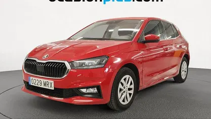 Usado Skoda Fabia Selection 95 CV (69 kW) 2024 Rojo Utilitario