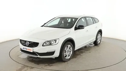 Blanco Usado 2017 Volvo V60 CC Plus Familiar | 17.999 € (Precio justo)