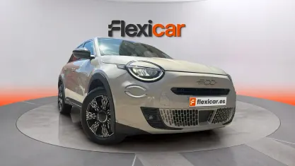 Usado Fiat 600 100 CV (73 kW) 2025 Blanco SUV