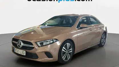 Usado Mercedes A180 116 CV (85 kW) 2022 Oro Berlina