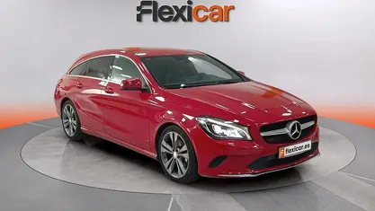 Usado Mercedes CLA200 Shooting Brake 136 CV (100 kW) 2017 Rojo Familiar