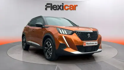 Usado Peugeot 2008 GT-line 131 CV (96 kW) 2023 Naranja SUV