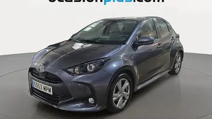 Gris Usado 2024 Toyota Yaris Hybrid Active Utilitario | 16.264 € (Buen precio)