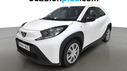 Blanco Usado 2023 Toyota Aygo X Play SUV | 12.045 € (Buen precio)