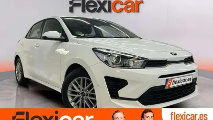 Usado Kia Rio 84 CV (61 kW) 2020 Blanco Berlina