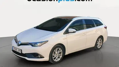 Usado Toyota Auris Active 136 CV (100 kW) 2016 Blanco Familiar