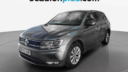 Käytetty VW Tiguan Edition 116 HP (85 kW) 2017 Harmaa Katumaasturi