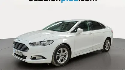 Usado Ford Mondeo Trend 125 CV (91 kW) 2017 Blanco Berlina