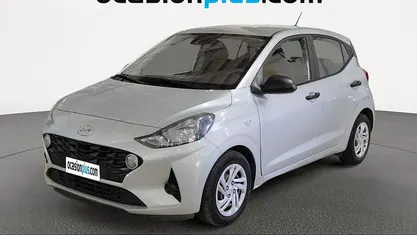 Usado Hyundai i10 67 CV (49 kW) 2022 Gris plata Utilitario