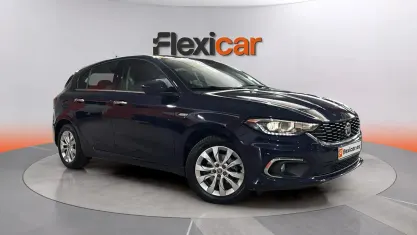 Usado Fiat Tipo Lounge 120 CV (88 kW) 2019 Azul Familiar