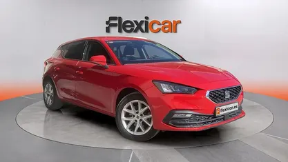 Usado Seat Leon Style 110 CV (80 kW) 2021 Rojo Berlina