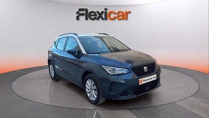 Usado Seat Arona Style 110 CV (80 kW) 2022 Gris SUV