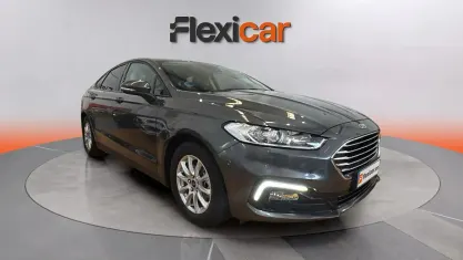 Usado Ford Mondeo Trend 188 CV (138 kW) 2021 Gris Berlina