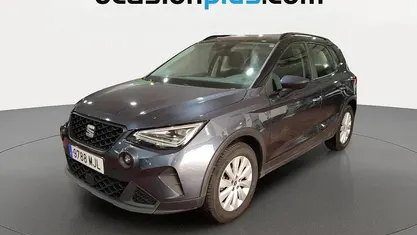 Usado Seat Arona Style 110 CV (80 kW) 2023 Gris SUV