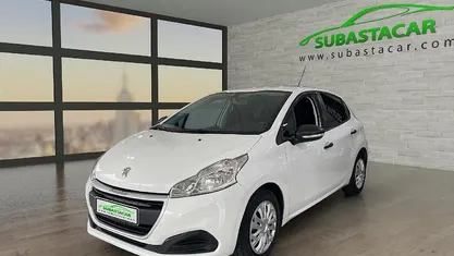 Usado Peugeot 208 Access 75 CV (55 kW) 2016 Blanco Utilitario