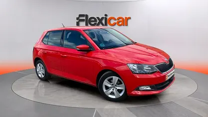 Usado Skoda Fabia Active 75 CV (55 kW) 2017 Rojo Berlina