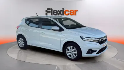 Usado Dacia Sandero Expression 91 CV (66 kW) 2023 Blanco Berlina