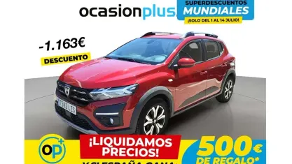 Usado Dacia Sandero Comfort 101 CV (74 kW) 2022 Rojo Utilitario