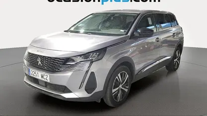Usado Peugeot 5008 Allure 131 CV (96 kW) 2022 Gris Monovolumen