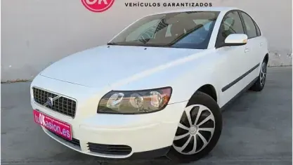 Usado Volvo S40 Kinetic 136 CV (100 kW) 2004 Blanco Berlina