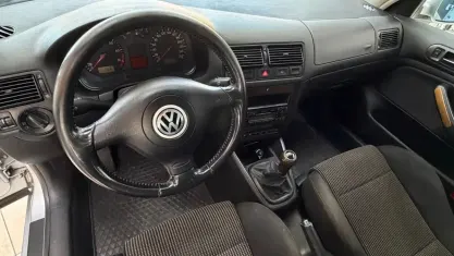 Usado VW Golf IV GTI 115 CV (84 kW) 2000 Gris