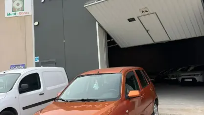 Usado Mazda 2 Active 68 HP (50 kW) 2005 Laranja Citadino