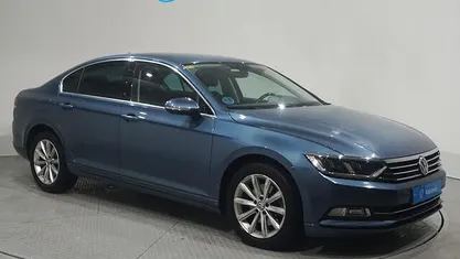 Usado VW Passat R-line 150 CV (110 kW) 2018 Azul Berlina