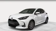 Blanco Usado 2024 Toyota Yaris Hybrid Active Berlina | 21.900 € (Precio justo)