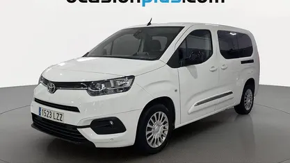 Begagnad Toyota Proace City Active 131 HK (96 kW) 2022 Vit Minibuss