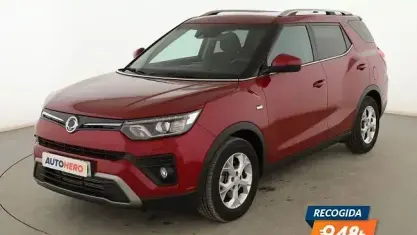 Occasion SsangYong Tivoli 163 PK (119 kW) 2022 Rood SUV