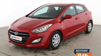 Usado Hyundai i30 100 HP (73 kW) 2016 Vermelho Sedan