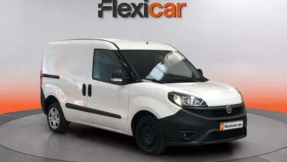 Blanco Usado 2022 Fiat Doblò Monovolumen | 10.390 € (Buen precio)