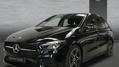 Usado Mercedes B180 AMG line 116 CV (85 kW) 2022 Negro Monovolumen